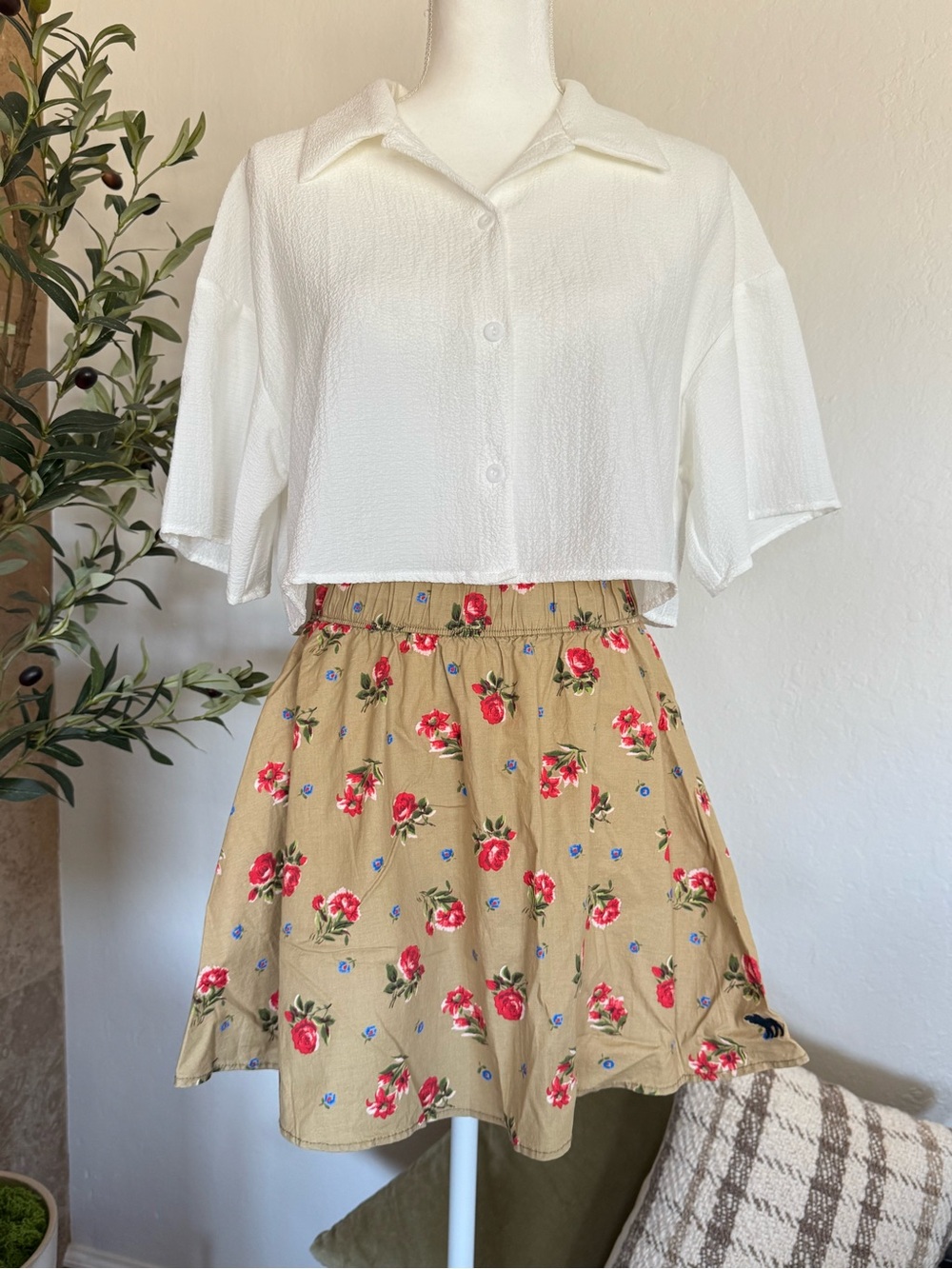 Abercrombie & Fitch Tan Floral Mini Skirt with Red Roses